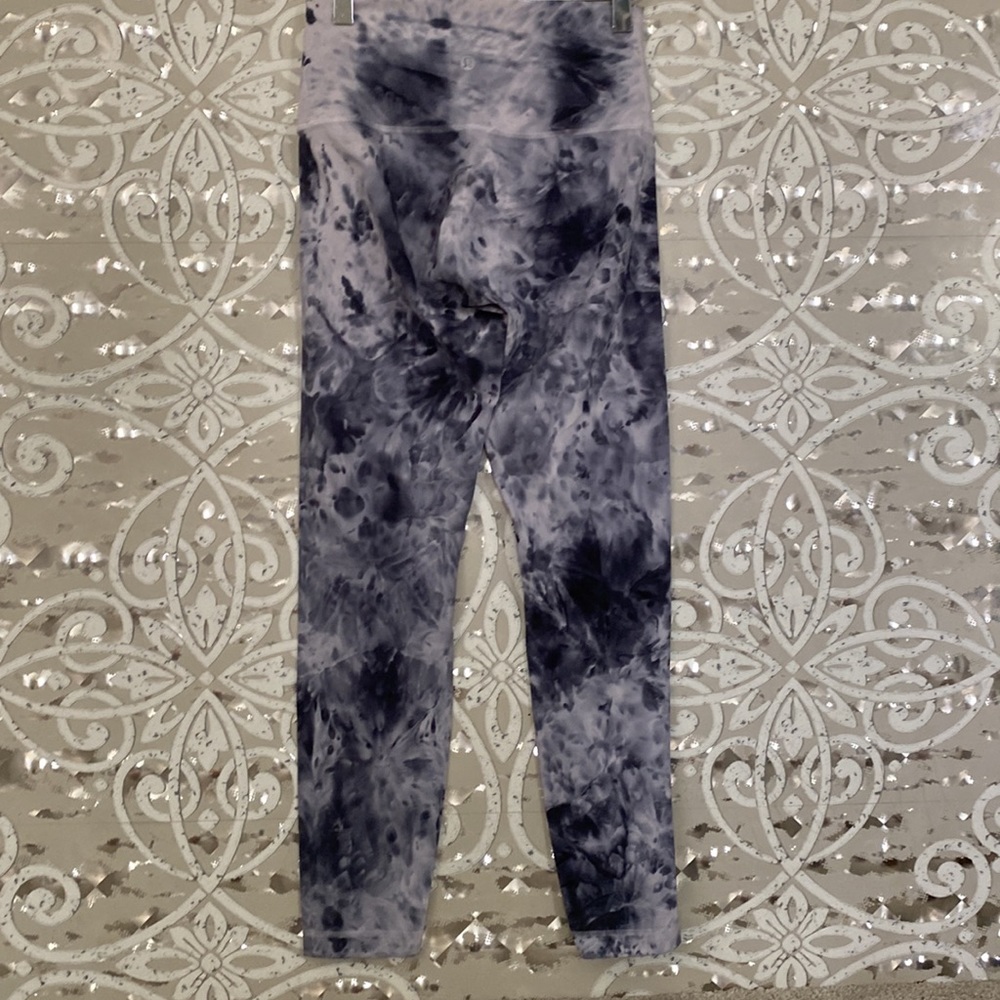 lululemon athletica Tie-Dye Leggings - Black and Gray - Picture 5 of 6
